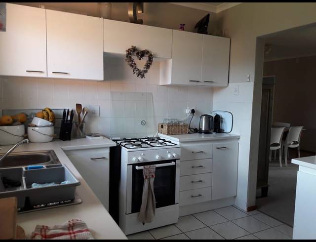 3 BEDROOM TOWNHOUSE RENTED IN LORRAINE